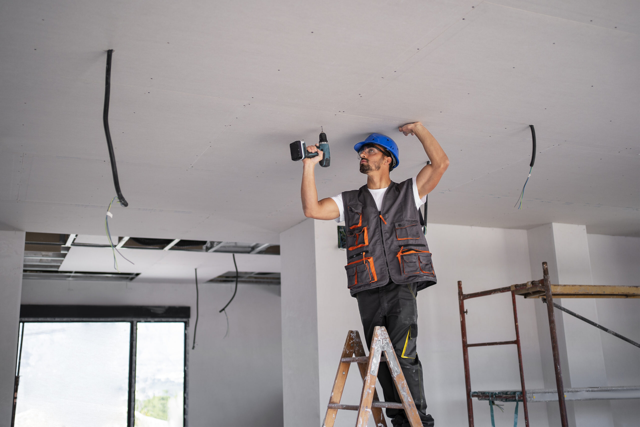 full-shot-man-standing-ladder